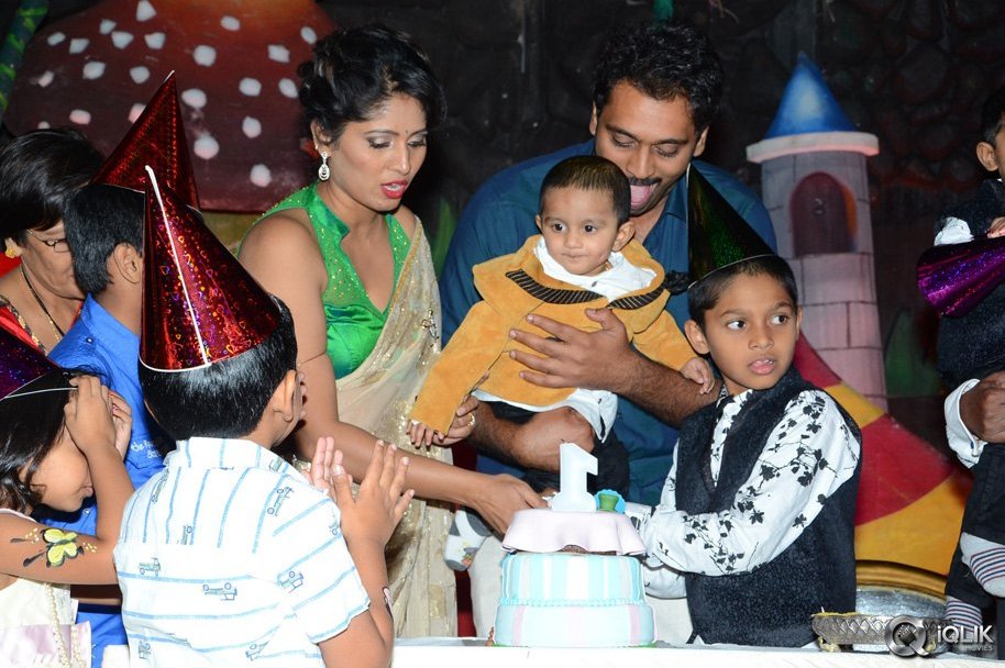 Ajay-Son-Dheeran-1st-Birthday-Celebrations-2014